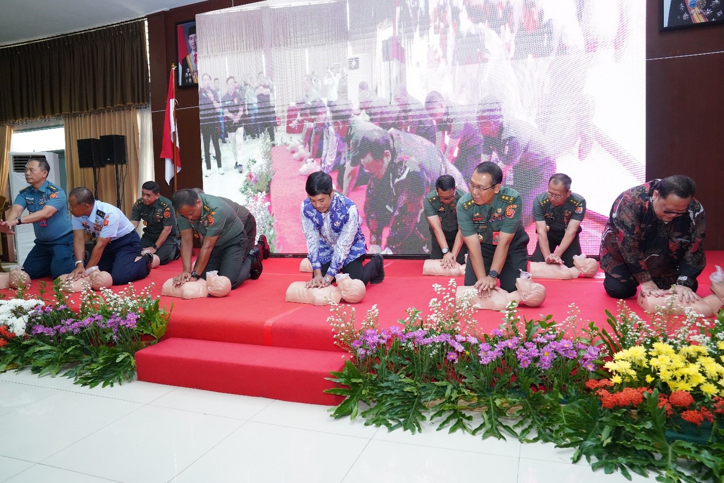 Pusat Kesehatan TNI berkolaborasi dengan RS Jantung dan Pembuluh Darah Harapan Kita melaksanakan Bantuan Hidup Dasar (BHD) atau Basic Life Support